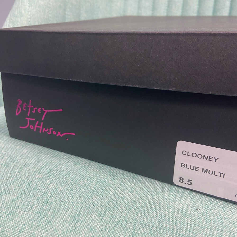 NBW Betsey Johnson Clooney 8.5